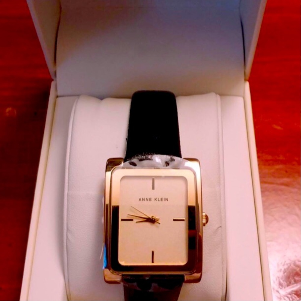 18K Gold Women’s Leather Watch
